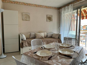 Studio Cabine 3 Couchages à Mandelieu, Terrasse, Piscine, Parking Privé - FR-1-609-96